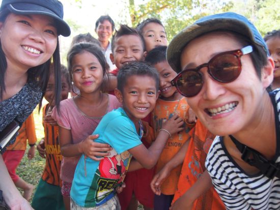 ナムアン村訪問ツアー　現地の子どもたちと笑顔あふれる文化交流　バンビエン観光付きプランあり＜1日 or 2日／日本語ガイド／ビエンチャン発着＞