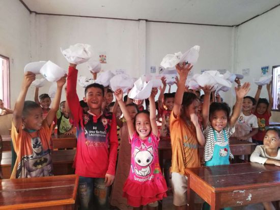 ナムアン村訪問ツアー　現地の子どもたちと笑顔あふれる文化交流　バンビエン観光付きプランあり＜1日 or 2日／日本語ガイド／ビエンチャン発着＞