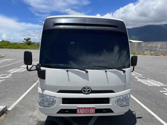 【中型バス空港送迎】桃園国際空港 ⇔ 台北または新北市内 ＜最大20名／貸切／中国語ドライバー＞