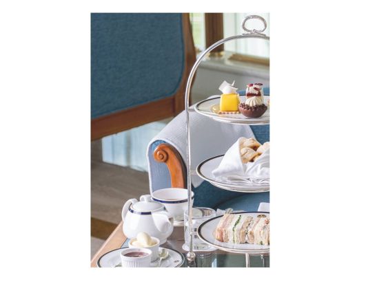 憧れの豪華7つ星ホテルで美食体験！「ジ エンパイア ブルネイ」アフタヌーンティーまたはディナービュッフェ＋往復送迎＜日本語ガイド／バンダル・スリ・ブガワン＞