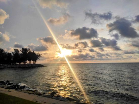 憧れの豪華7つ星ホテルで美食体験！「ジ エンパイア ブルネイ」アフタヌーンティーまたはディナービュッフェ＋往復送迎＜日本語ガイド／バンダル・スリ・ブガワン＞