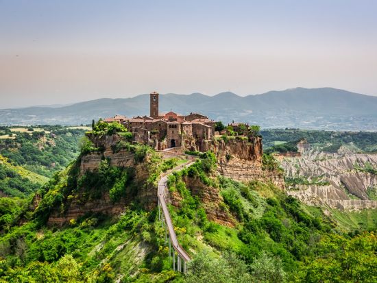 絵画のような絶景の街々へ！アッシジ＋チヴィタ＋オルヴィエート日帰りツアー＜英語ガイド／ローマ発＞