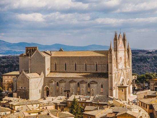 cathedral-in-orvieto-rome-2024-11-13-07-13-37-utc
