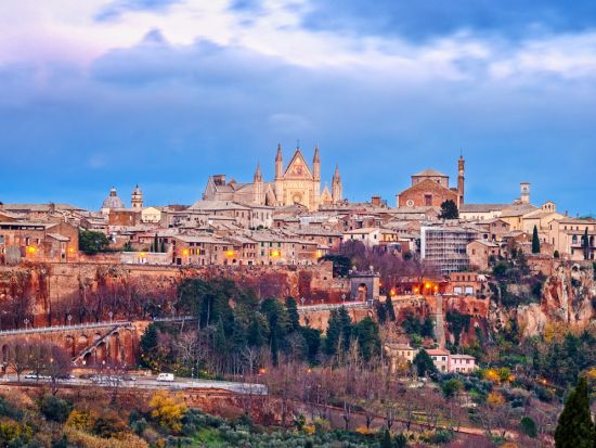 絵画のような絶景の街々へ！アッシジ＋チヴィタ＋オルヴィエート日帰りツアー＜英語ガイド／ローマ発＞