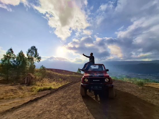 バトゥール山 4WDサンセットツアー　火山地帯でオフロード走行と夕日の沈む美しい絶景を満喫！＜英語ガイド／チャングー・クタ・サヌール地区などから送迎付＞