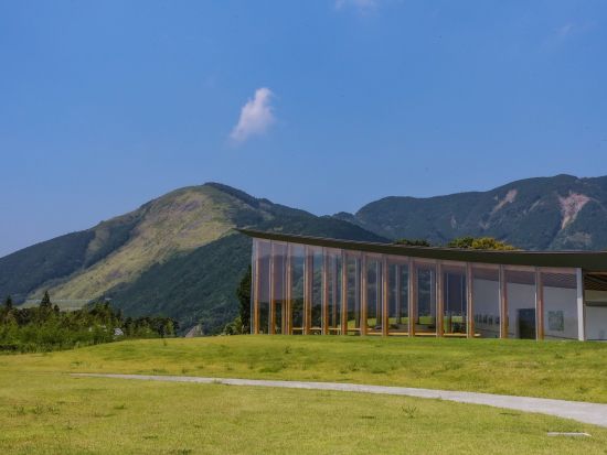 【熊本駅発／阿蘇駅着】貸切観光タクシー ONE PIECE像を巡るツアー 俵山交流館+上色見熊野座神社+熊本地震震災ミュージアム+草千里+阿蘇山火口＜約7時間＞