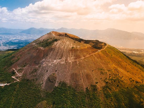 Italy_Naples_Mt_Vesuvius_shutterstock_712445767 (1)