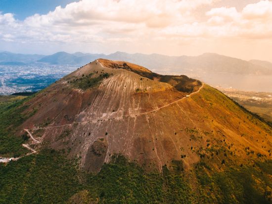 絶景のベスビオ火山とポンペイ遺跡日帰り観光ツアー＜貸切／ナポリ発＞by Max Harvest