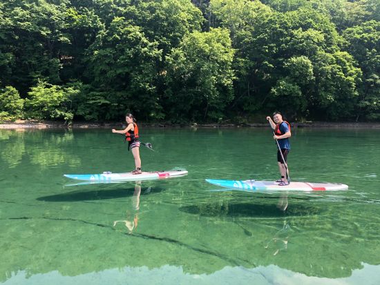 支笏湖サップ体験 夏だ！水遊びだ！SUPへ行こう！透明度抜群の支笏湖の湖面をスイスイ進もう＜4～10月／小学3年生以上＞by Ezo Nature ACT