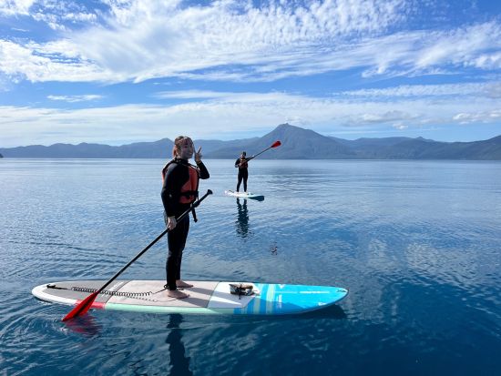 支笏湖サップ体験 夏だ！水遊びだ！SUPへ行こう！透明度抜群の支笏湖の湖面をスイスイ進もう＜4～10月／小学3年生以上＞by Ezo Nature ACT
