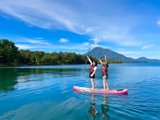 支笏湖サップ体験 夏だ！水遊びだ！SUPへ行こう！透明度抜群の支笏湖の湖面をスイスイ進もう＜4～10月／小学3年生以上＞by Ezo Nature ACT