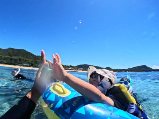 【ファミリー貸切】ウミガメシュノーケリング体験ツアー！水中動画無料プレゼント！遭遇率99.8%* 奄美の海で特別な思い出を＜約3時間＞byダイブセンターOKKY