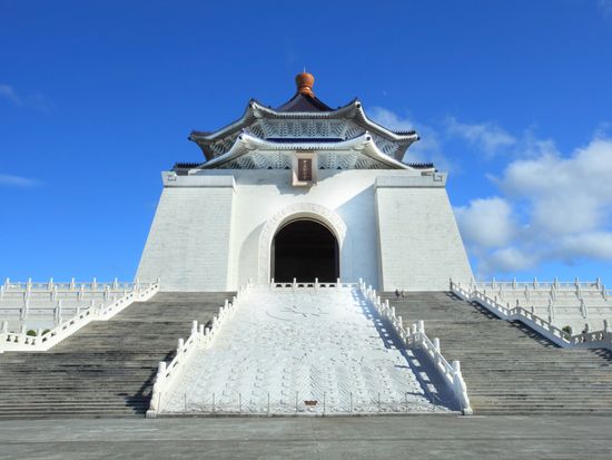 hiang Kai-shek Memorial Hall_shutterstock_88674979