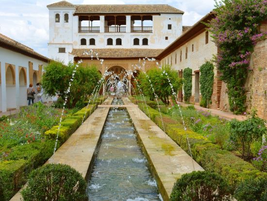 世界遺産アルハンブラ宮殿＆グラナダ観光 日帰りツアー ＜英語ガイド／セビリア発＞