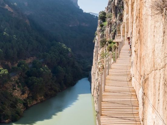 絶景ハイキングコース　エル・カミニート・デル・レイ（El Caminito del Rey）日帰りツアー＜英語ガイド／セビリア発＞
