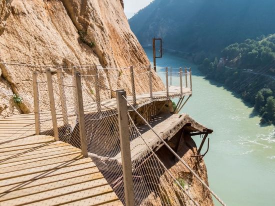 絶景ハイキングコース　エル・カミニート・デル・レイ（El Caminito del Rey）日帰りツアー＜英語ガイド／セビリア発＞