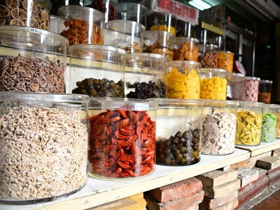 Dihua Street_Medicine store_AdobeStock_391278823