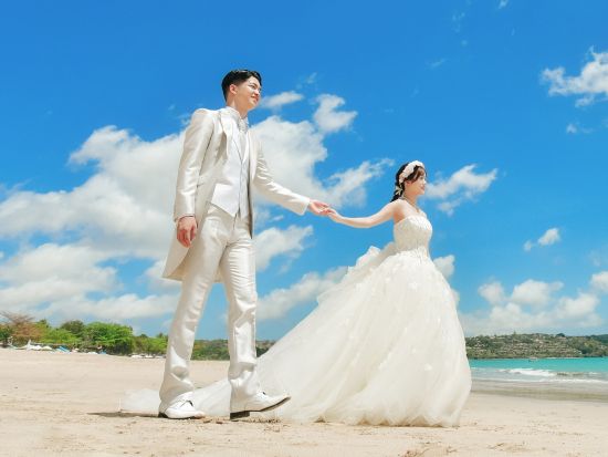 バリ島フォトウェディング　ビーチで撮影＆ご新婦様ヘアメイク込み ＜撮影45分／日本語対応＞