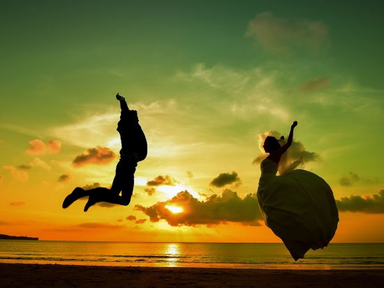 バリ島フォトウェディング　サンセットタイムのビーチで撮影＆ご新婦様ヘアメイク込み ＜撮影45分／日本語対応＞