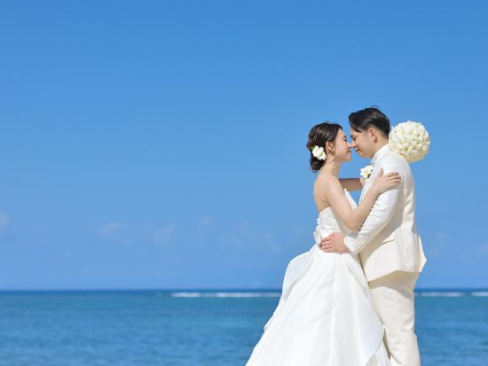 バリ島フォトウェディング　ストリート＋ビーチで撮影＆ご新婦様ヘアメイク込み ＜撮影90分／日本語対応＞