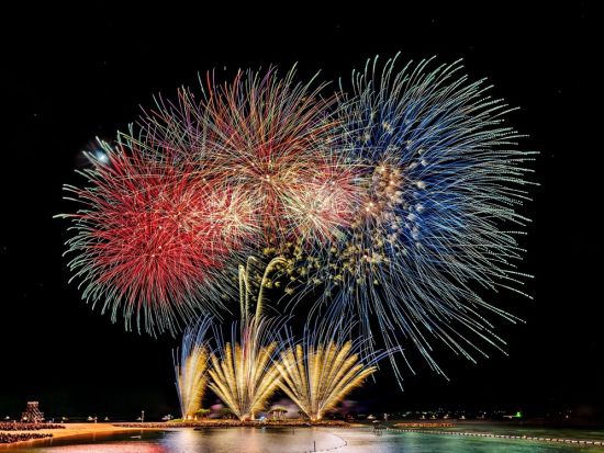 【7月4日限定！】海洋博美ら海花火大会日帰りバスツアー 有料席で迫力の花火鑑賞◎＜美ら海水族館チケット付きプランあり／専用バス送迎付き＞