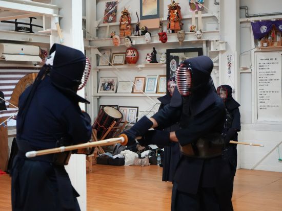 本格道場で剣道体験 剣道の歴史と武士道精神について学ぶ＜英語・日本語＞