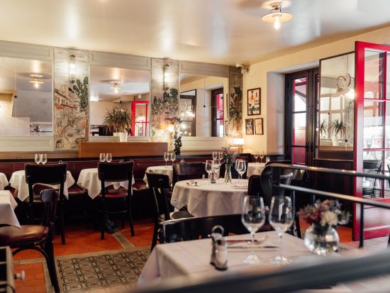 ラ・メール・カトリーヌ (La Mere Catherine)　食事券＆事前予約サービス　伝統的フレンチ＜3コース／モンマルトル地区＞ *前日予約OK