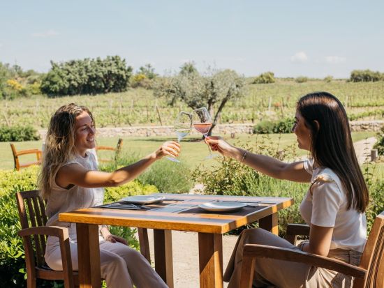 カタルーニャワインツアー　老舗ワイナリーを訪問 ＜4～10月／郷土料理ブランチ付き＆試飲付き／英語ガイド／バルセロナ発＞