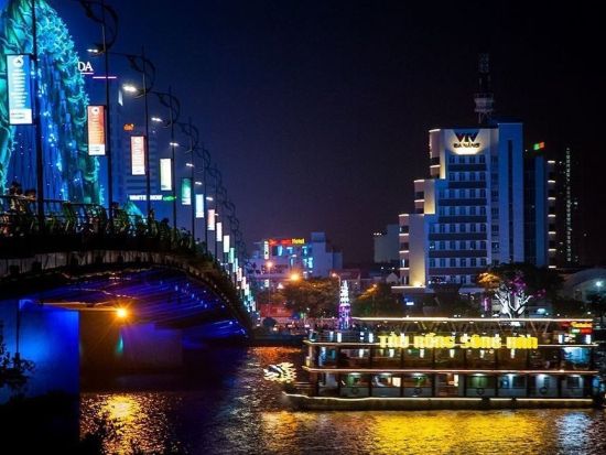 ハン川ディナークルーズ　金土日はドラゴン橋の火と水のショー鑑賞可　ダナン国際花火大会鑑賞プランあり＜送迎／セットディナー／当日9時まで予約OK＞