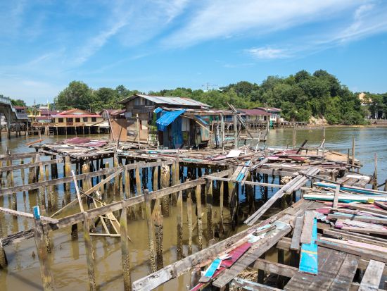 ブルネイ観光ツアー 新旧モスク＋ロイヤルレガリア＋王宮イスタナヌルルイマン＋水上集落＜午前 or 午後／日本語ガイド or 英語ガイド／往復送迎＞