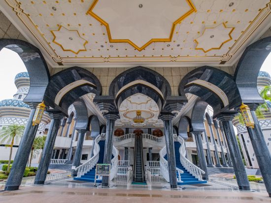 ブルネイ観光ツアー 新旧モスク＋ロイヤルレガリア＋王宮イスタナヌルルイマン＋水上集落＜午前 or 午後／日本語ガイド or 英語ガイド／往復送迎＞