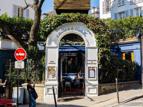 ル・ムーラン・ド・ラ・ギャレット（Le Moulin de la Galette）食事券＆事前予約　モンマルトルの伝統的レストラン＜3コース＞ *前日予約OK