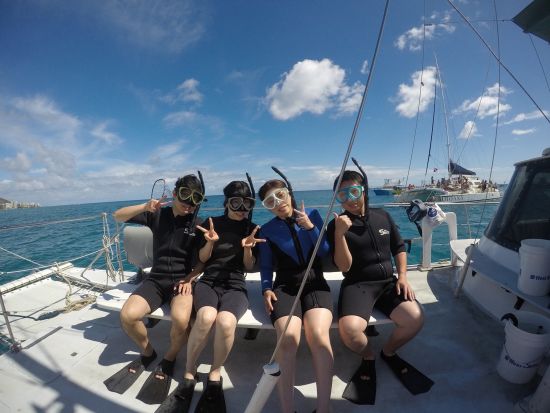 ウミガメシュノーケリング　最大6名までの少人数制で日本語インストラクターが丁寧にサポート　ウェットスーツ無料レンタル付き＜送迎付き／日本語インストラクター＞