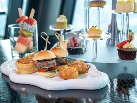 マカオタワーの回転レストラン「360°カフェ（360° Café）」食事券＆事前予約サービス　展望台チケット付き＜アフタヌーンティー＞