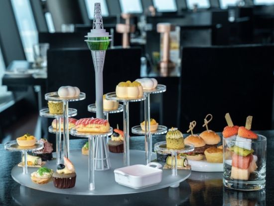 マカオタワーの回転レストラン「360°カフェ（360° Café）」食事券＆事前予約サービス　展望台チケット付き＜アフタヌーンティー＞