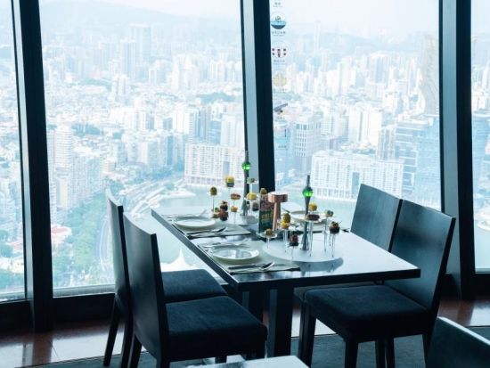 マカオタワーの回転レストラン「360°カフェ（360° Café）」食事券＆事前予約サービス　展望台チケット付き＜アフタヌーンティー＞