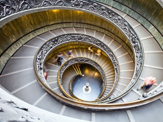 Italy_Rome_Vatican_Museum_Spiral_Staircase_shutterstock_87987190 (1)