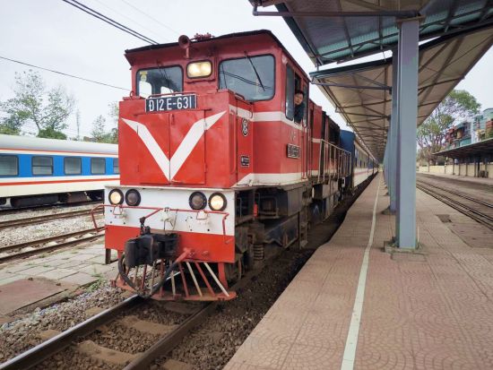 夜のトレインストリート半日ツアー　ミシュラン掲載「Cau Go」で絶品ディナー＋ローカル列車乗車＋シクロ乗車で旧市街散策も満喫！＜午後／日本語ガイド／ハノイ発＞