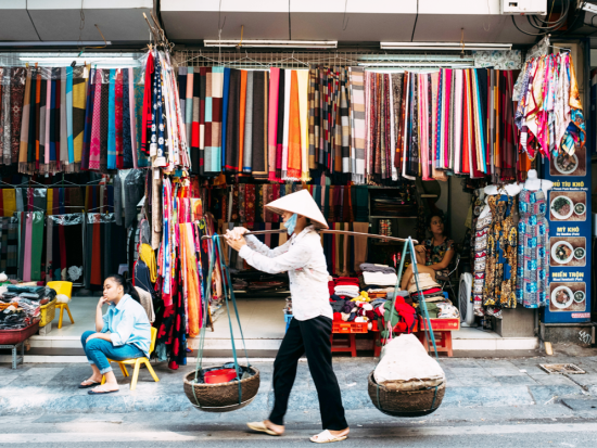 夜のトレインストリート半日ツアー　ミシュラン掲載「Cau Go」で絶品ディナー＋ローカル列車乗車＋シクロ乗車で旧市街散策も満喫！＜午後／日本語ガイド／ハノイ発＞