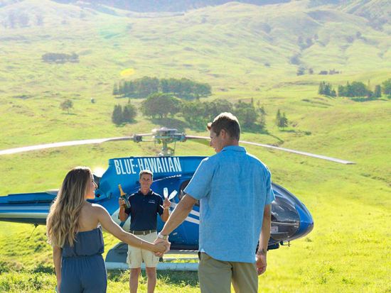 ヘリコプター遊覧飛行　マウイ島西部＆モロカイ島東部遊覧　ハレアカラ山麓ウルパラクア牧場上陸プランあり ＜フライト70分または50分／英語ガイド／カフルイ空港発＞