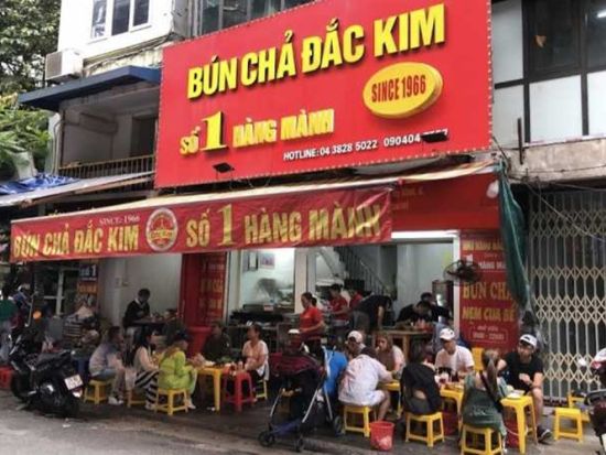 ハノイ食べ歩きグルメツアー　ブンチャー・ダックキムなどミシュラン掲載の名店巡りでハノイ名物を満喫！ トレインストリート訪問付きプランあり ＜英語ガイド＞