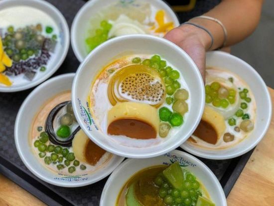 ハノイ旧市街食べ歩きグルメツアー　豪華12品のローカルグルメを半日で満喫！ ＜英語ガイド＞