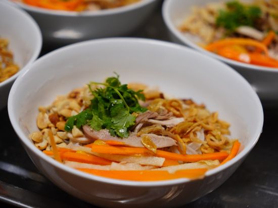 ハノイ旧市街食べ歩きグルメツアー　豪華12品のローカルグルメを半日で満喫！ ＜英語ガイド＞