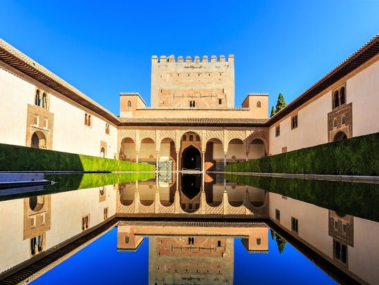 spain_granada_alhambra_Court of the Myrtles_shutterstock_504123091
