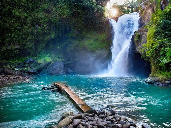 Tegenungan Waterfall_shutterstock_459781270