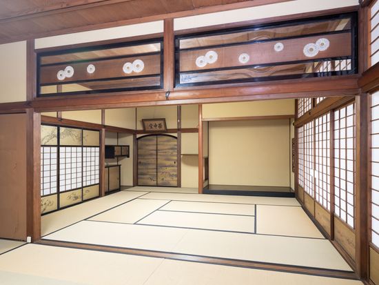 渉成園 燕申堂 内部1