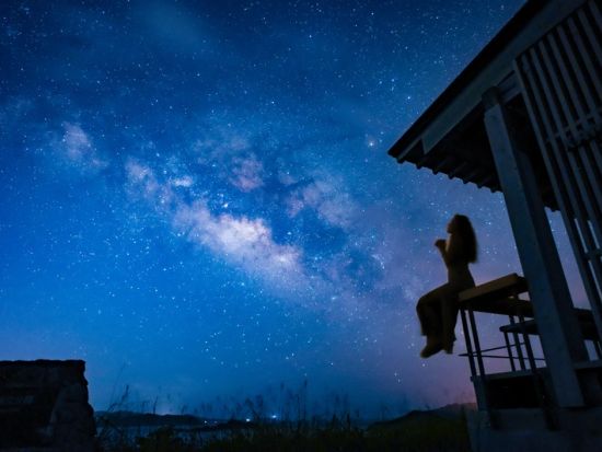 【座間味島】星空フォトと宙（そら）さんぽツアー 星降る夜に写真撮影×星空案内人付き＜天候保証あり／1時間＞