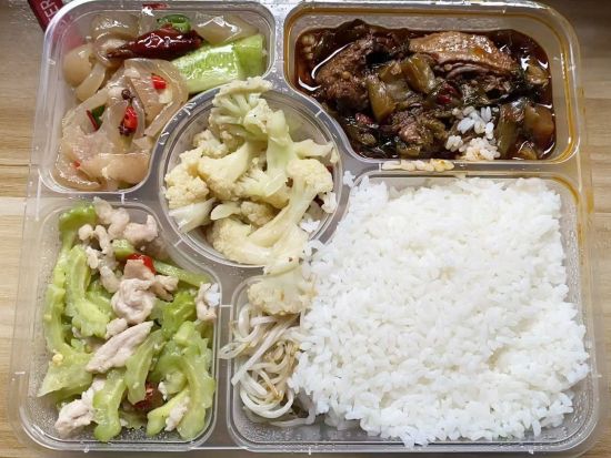 雅安碧峰峡パンダ基地ツアー　シャンシャン＆シンシン会いに行こう！＜日本語ガイド／昼食付き／成都発／プライベートツアー＞