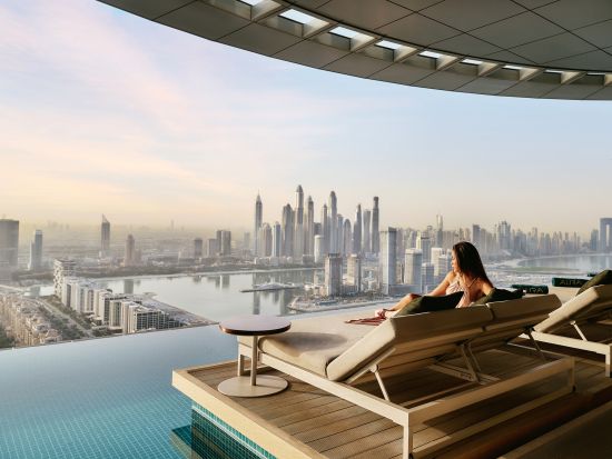 オーラ・スカイプール (AURA SKYPOOL)　事前予約　インフィニティプール利用または屋内ラウンジでのダイニング体験＜パーム・ジュメイラ＞　＊即予約確定