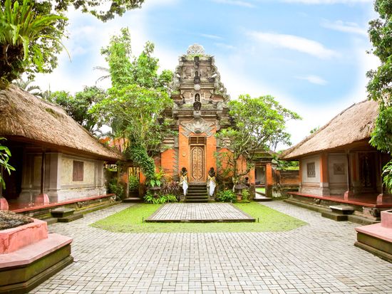 Indonesia_Bali_Ubud Palace_shutterstock_97855940